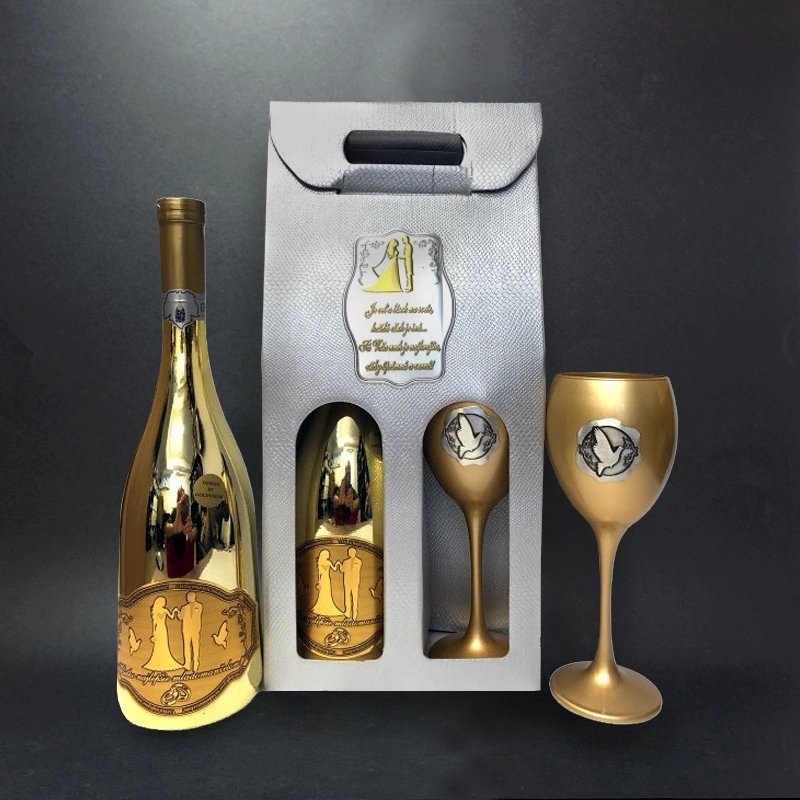 Darčekový set pre mladomanželov - zrkadlová fľaša zlatá + farebný pohár