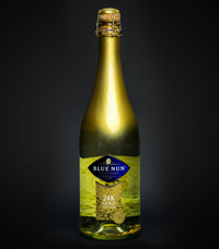 Šumivé víno so zlatými lupienkami 0,75 l