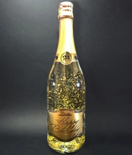 Šumivé víno víno so zlatými lupienkami - etiketa Happy Birthday